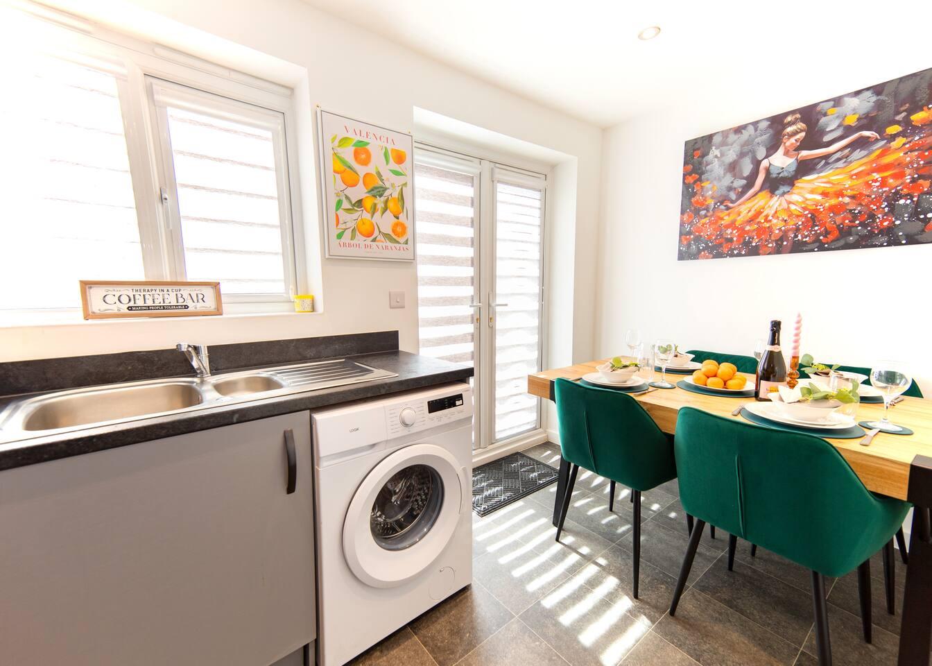 Premium Contractors House near M6  J3 & CBS Arena2