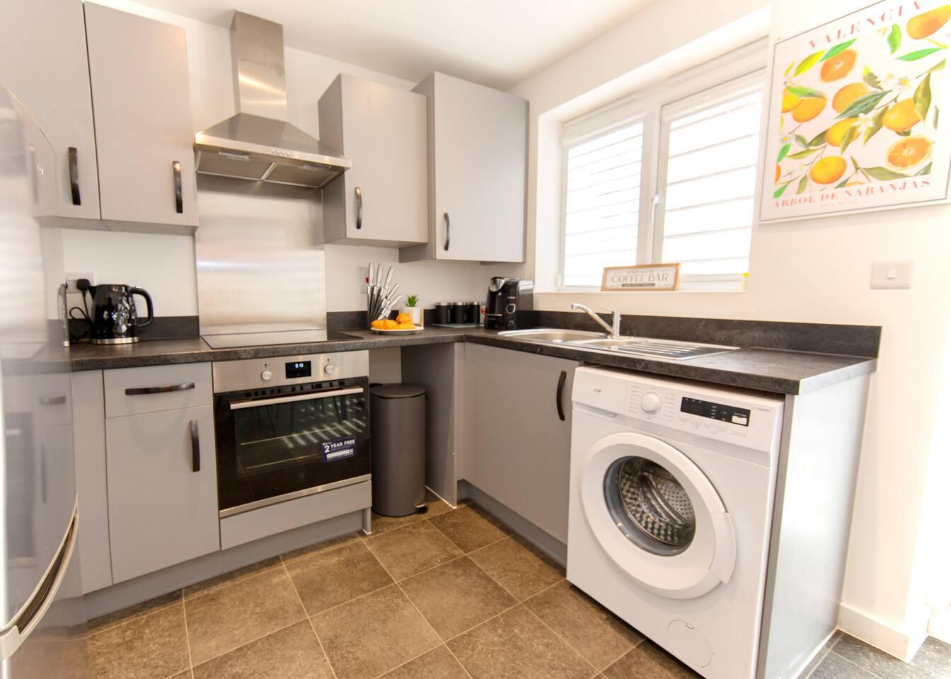 Premium Contractors House near M6  J3 & CBS Arena4