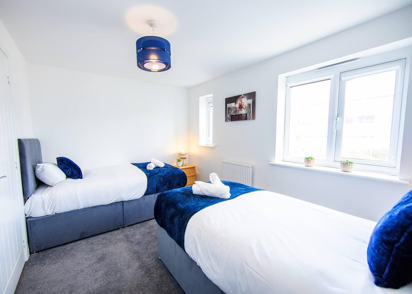 Premium Contractors House near M6  J3 & CBS Arena5