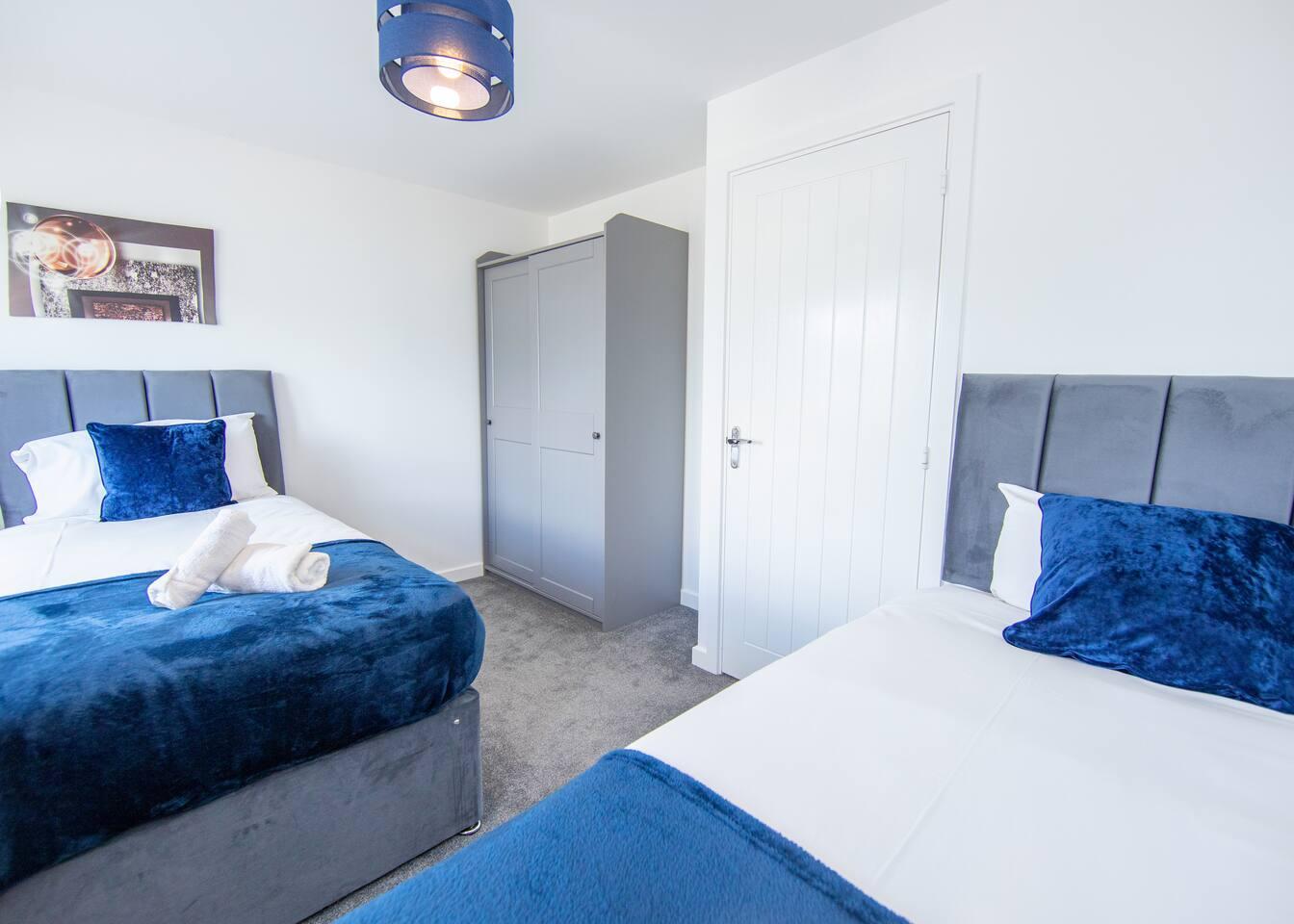 Premium Contractors House near M6  J3 & CBS Arena6